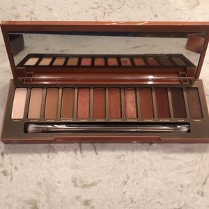 Urban Decay Naked Heat Eyeshadow Palette